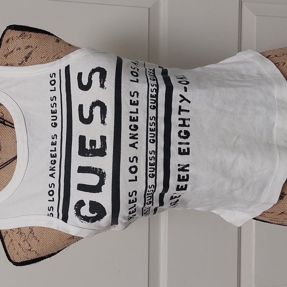 🤍❕️GUESS TANK TOP COLOR WHITE; SIZE MEDIUM 🤍❕️